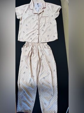 A B CASUALS  CREAM BACKGROUND WITH RUST PATTERNS AND TRIM CAPRI PJ SET SIZE XL